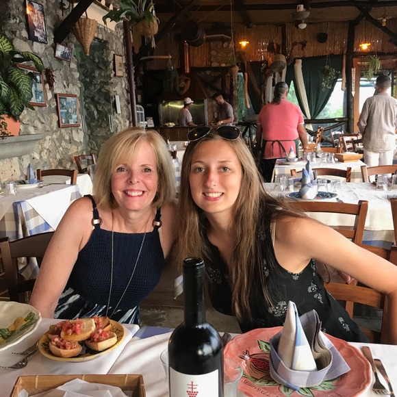 Meet your Poshers, Caroline and Nancy! - Picture 2 of 4